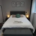 Luxury 5Bd Suite Guest House