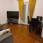 Private 2 Bed Flat Close To Excel & City Airport
