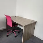 12 Minutes To Central London Kings Cross, 6 Minutes Walks To The Train Station - Free Parking 3 Bed 2 Bath Fully Refurbished Flat No Party Or Gathering Allowed