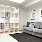 Luxury Urban Oasis With Garden And Private Studio