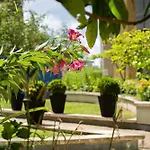 Livestay-Stunning Apartment With Private Balcony & River Views