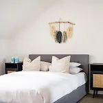 The Luxury \'Treehouse\' - One Bed Little Venice