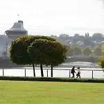 London Docklands Riverside Apartment