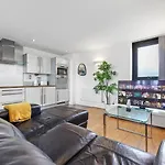 Lovely & Cosy 2 Beds London Skyline View