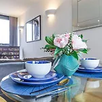 Lovely & Cosy 2 Beds London Skyline View