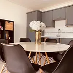 Spacious 2 Bedroom City Pad In Old Street London