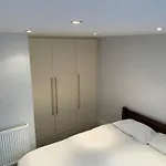 Cosy Spacious Master Room.