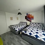 Four Bedroom House Near Tottenham Spurs Stadium