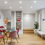 Family Mews Next To Hyde Park