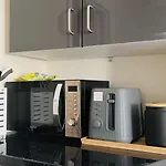 Impeccable 1 Bedroom Flat In Central London
