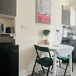 Impeccable 1 Bedroom Flat In Central London