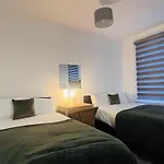 Impeccable 1 Bedroom Flat In Central London