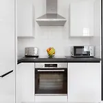 Fitzrovia With Balcony - Cityapartmentstay