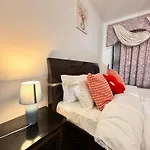 Luxury Rooms In Canary Wharf