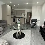 1 Bedroom Flat In Elephant And Castle Zone 1 London