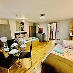 One Bed Apartment In Camden Town In London