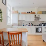 Stylish Bohemian 2Bd Flat Mile End Park!