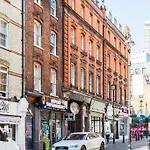 Stunning Soho Flat, Next To Theatres & China Town!