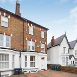 Spot Homes Guest House