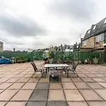 Pass The Keys Elegant Spacious Flat With Large Patio - Short Walk To Trains