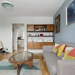 Stylish Central 2Br Flat Bridge Views