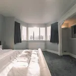 Modern Flat By The Underground.