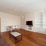 Spacious 2 Bedroom Maisonette In Stratford