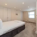 Spacious 2 Bedroom Maisonette In Stratford