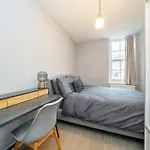Charming 2 Bedroom Flat In Central London