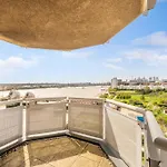 River View 2 Bed 2 Bath Flat - London City Airport, Excel, Pontoon Dock