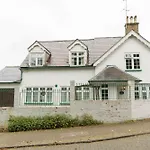 NEW Cosy 2 Bedroom Detached House West Finchley