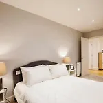 Modern 2Br London Flat Style And Comfort Combined