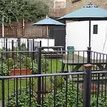 Studios2Let - North Gower