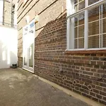 2 Bedroom Apartment Just Off Kings Road