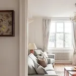 Stylish Art Deco 1 bedroom in West London
