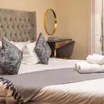 Luxury 3Bedroom Apartment In Thames-Side London Living