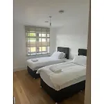 Spacious 1 Bedroom Flat In Kilburn Park F55