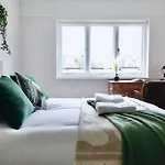5 Bed Luxury London Home
