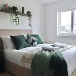 5 Bed Luxury London Home