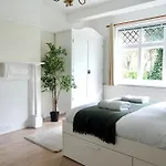 5 Bed Luxury London Home