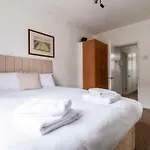 Modern Flat In Central London
