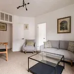 Modern Flat In Central London