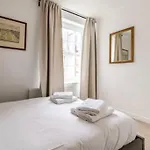 Modern Flat In Central London