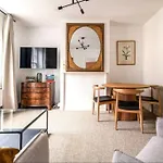 Modern Flat In Central London