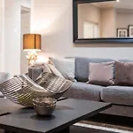 Hampstead Garden Flat-Hosted By Sweetstay