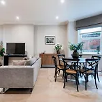 Hampstead Garden Flat-Hosted By Sweetstay