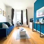 Charming Victorian Retreat In West Hampstead