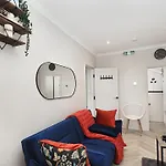 Rayan Heights Cosy 1 Bedroom Flat Sleeps 2 Perfect For Contractors Tourists Families - Free Parking