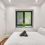 Sleek Modern Wimbledon Home