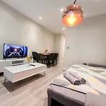 Charming 1-Bedroom Haven Near The Shard In Elephant & Castle